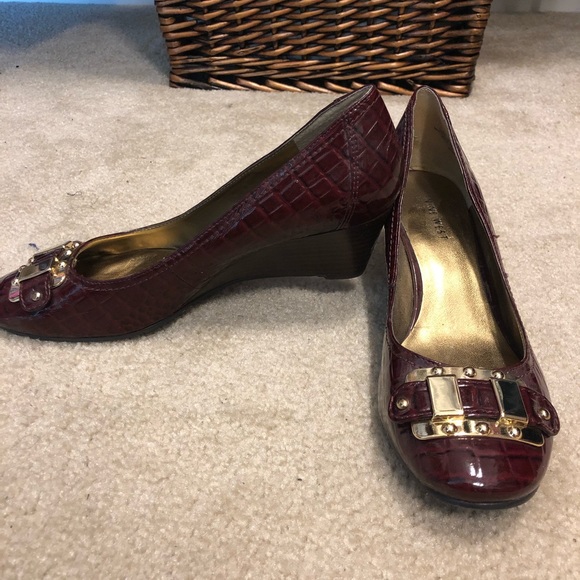 Nine West Burgundy Dress Shoe - Picture 3 of 8